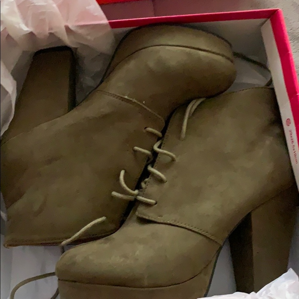 Mix No6 olive chunky boots sz 9